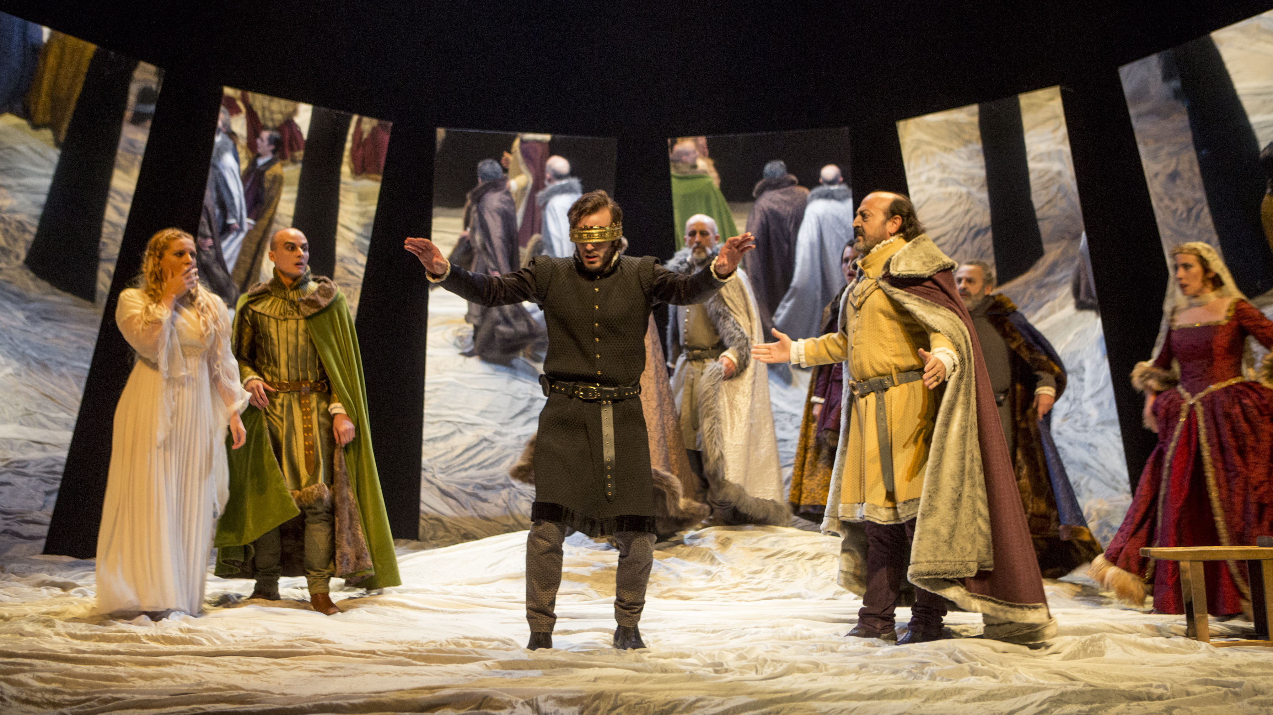 “HAMLET” de SHAKESPEARE en el Teatro Chapí de Villena