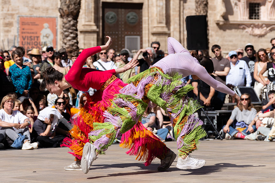 Colectivo Sin Par reinterpreta las sevillanas desde la danza contemporánea en Carme Teatre