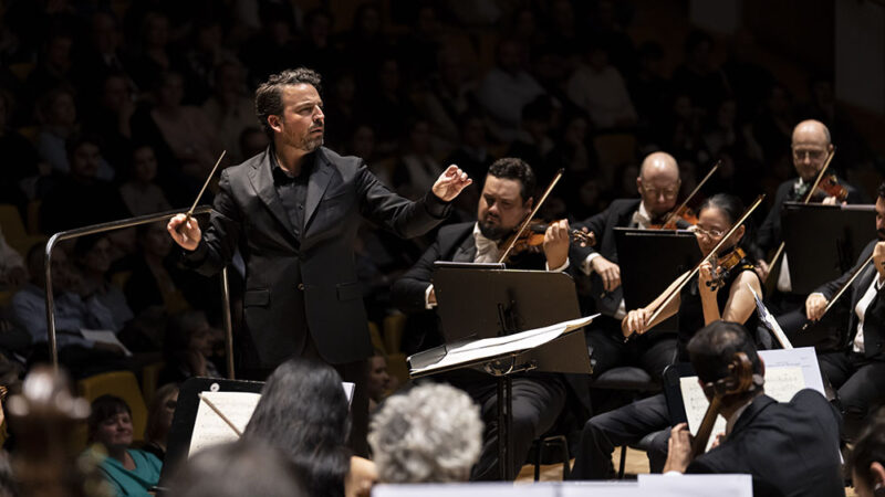 La Orquestra de la Comunitat Valenciana visitará Santander, Pollença y Soria con James Gaffigan como director musical