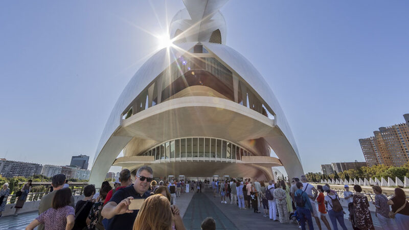 Más de 8.800 personas disfrutan de la Jornada de Puertas Abiertas del Palau de les Arts