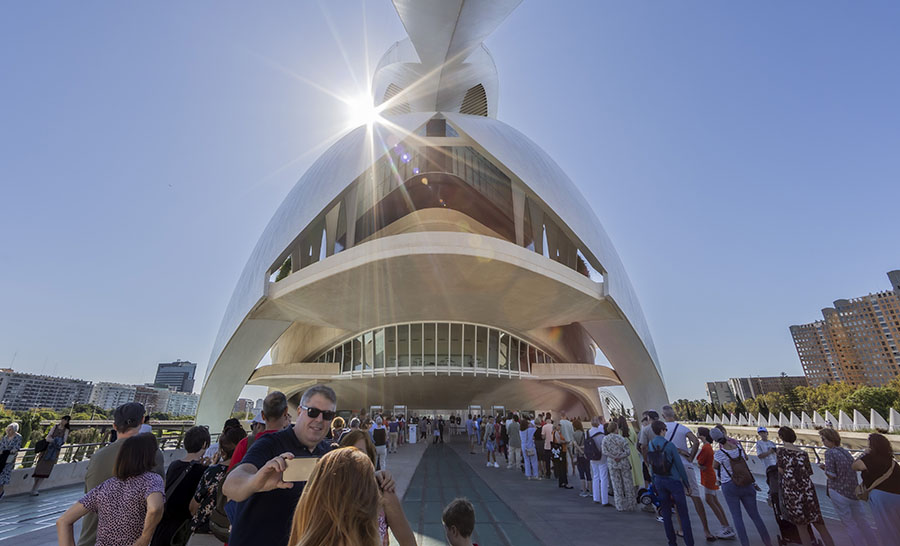 Más de 8.800 personas disfrutan de la Jornada de Puertas Abiertas del Palau de les Arts