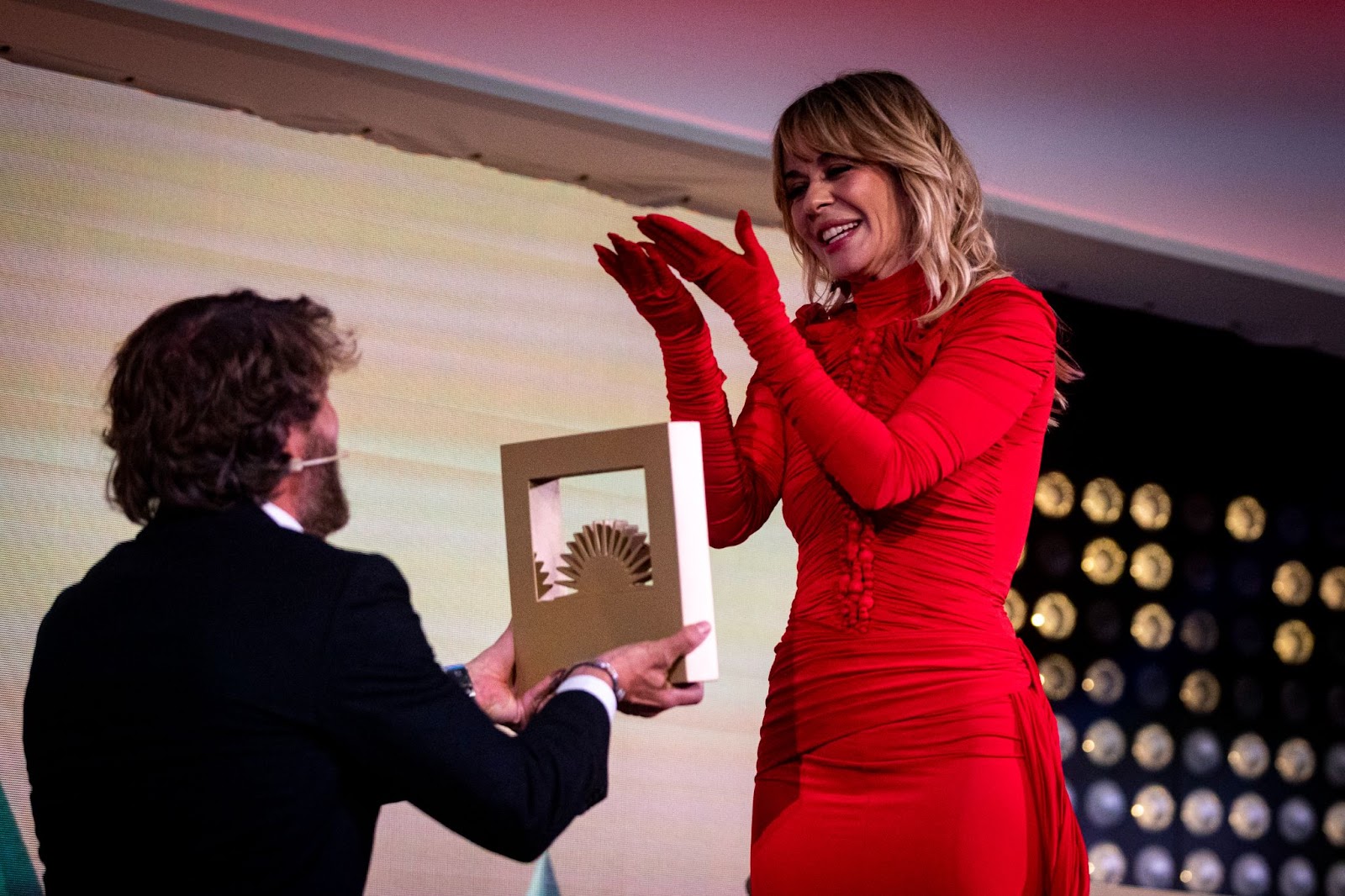 María Adánez recibe el Honorary SISF Member Award en la gala de inauguración de  South International Series Fest 2024