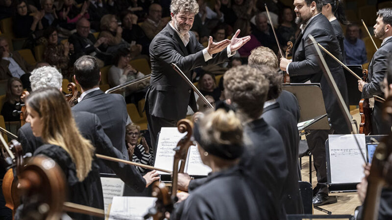 Pablo Heras-Casado dirige a la Orquestra de la Comunitat Valenciana en un concierto solidario con los afectados por la riada