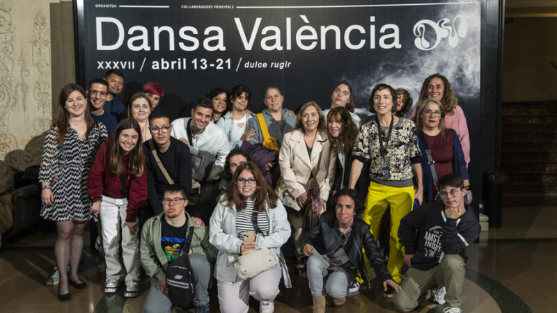 Dansa València fomenta la inclusión a través de talleres de danza para personas con discapacidad visual y jóvenes migrantes