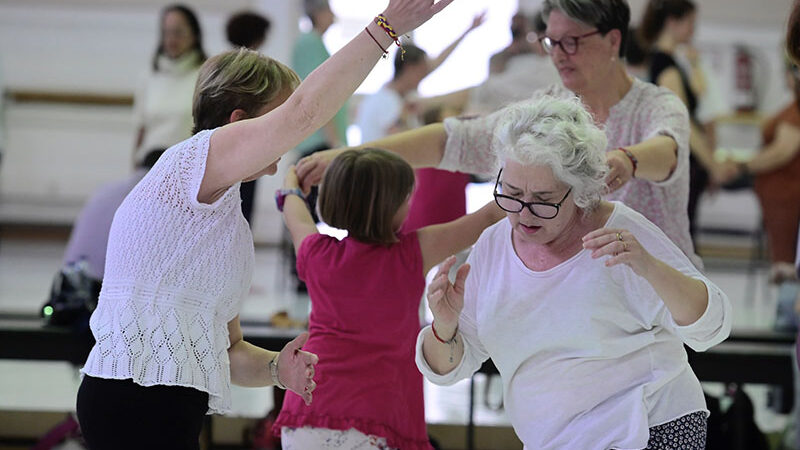 Espai LaGranja impulsa la danza como terapia ante enfermedades crónicas