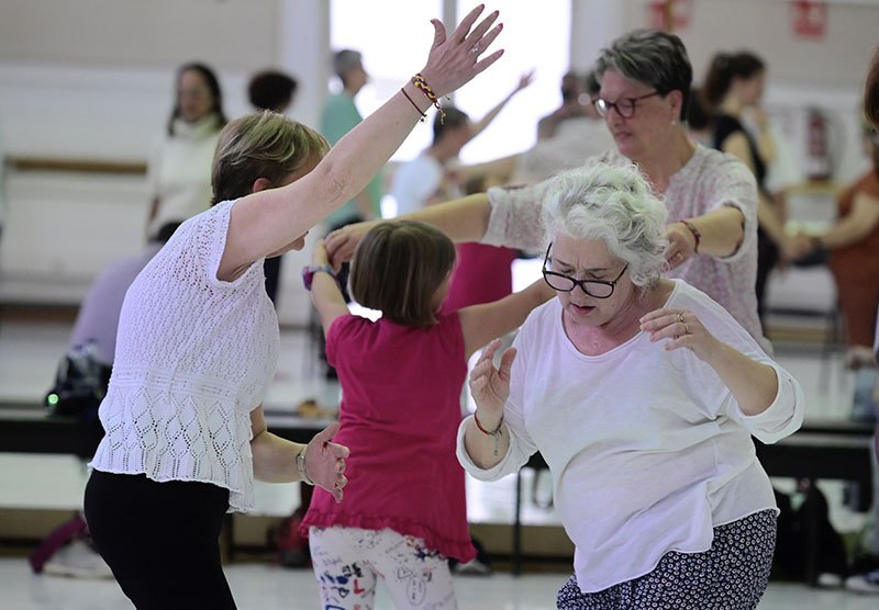 Espai LaGranja impulsa la danza como terapia ante enfermedades crónicas